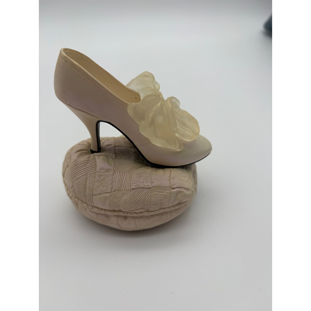 Just The Right Style Devoted to You Musical Shoe Figurine Raine Willitts 25304